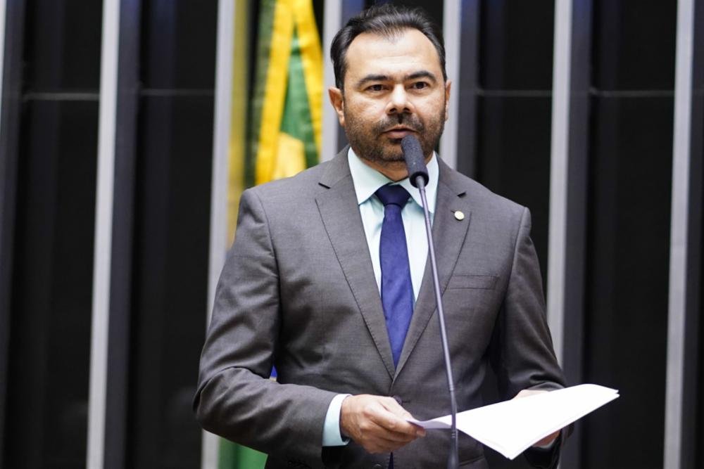 Projeto de Idilvan Alencar altera regras de gestão do Fundo Nacional de Desenvolvimento da Educação
