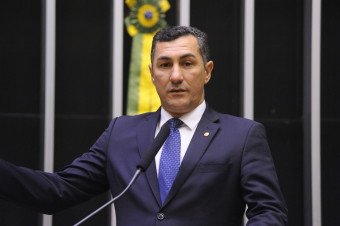 Jesus Sérgio convida Ministro da Saúde para explicar parcerias sobre medicamentos