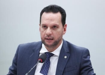 Comissão aprova parecer de Josenildo a projeto que cria o Desenrola para empresas