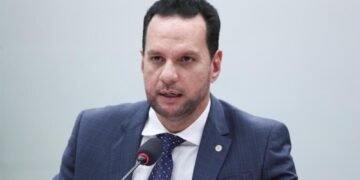 Comissão aprova parecer de Josenildo a projeto que cria o Desenrola para empresas