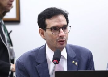 Sob o comando de Leo Prates a Comissão de Trabalho aprova 200 propostas em 2005 em prol do trabalhador