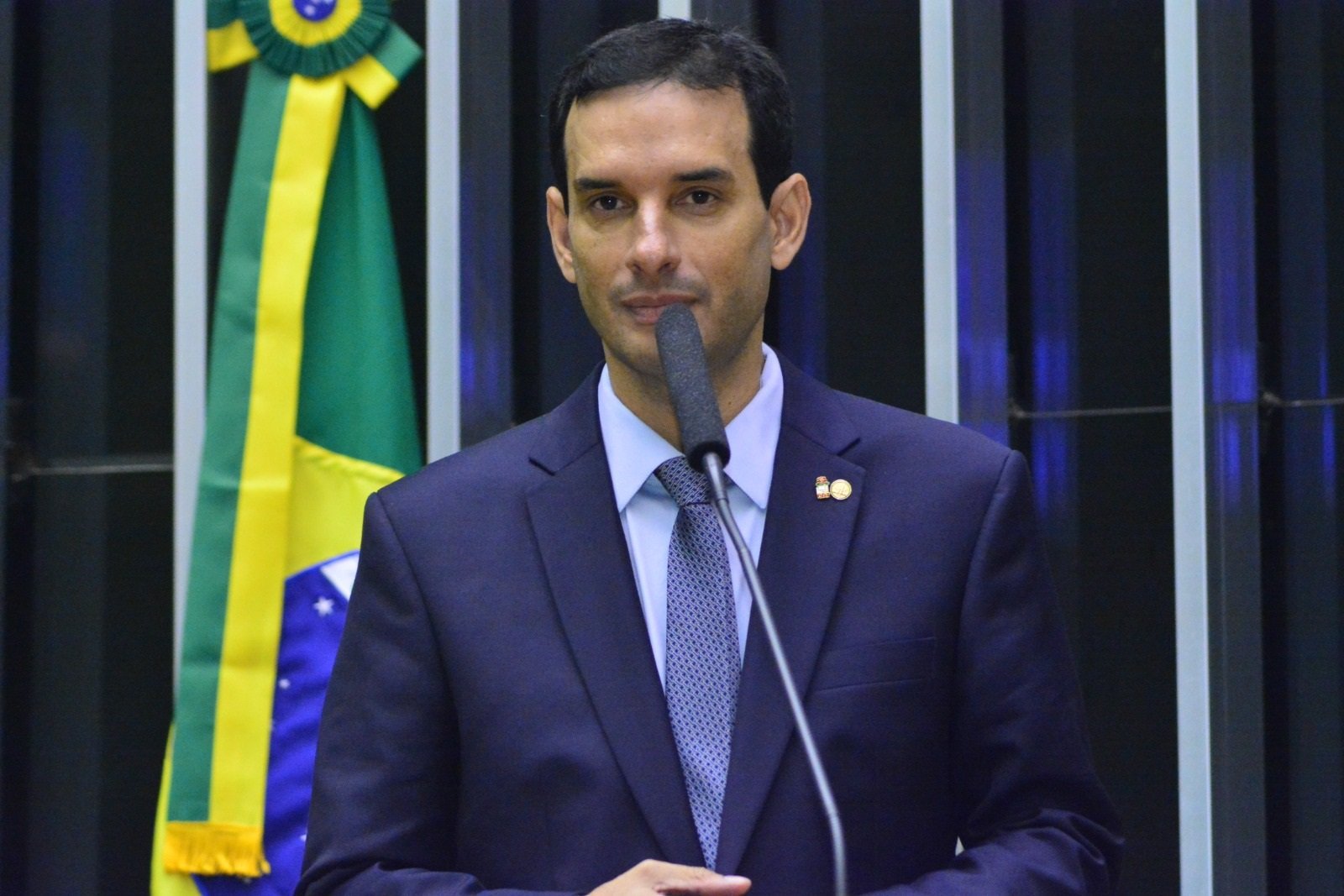 Projeto de Leo Prates obriga remoção de fios e cabos aéreos