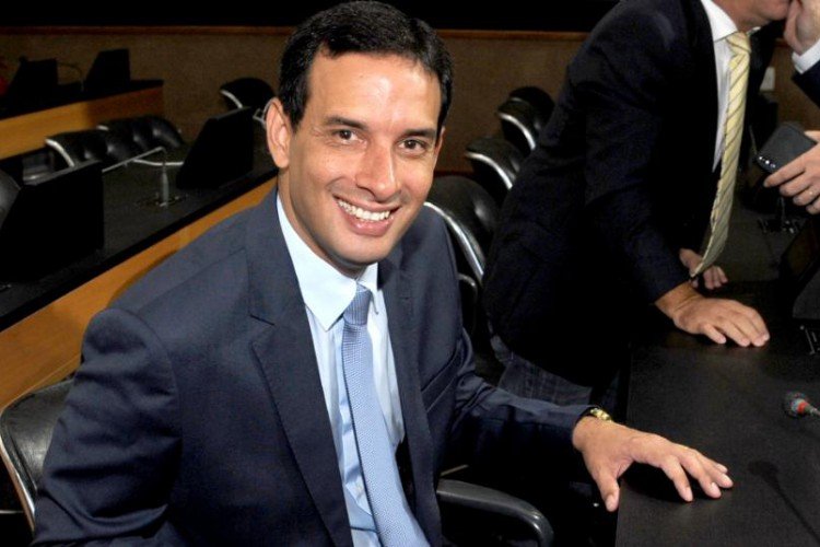 Léo Prates apresenta projeto para beneficiar Conselhos de pessoas com deficiência