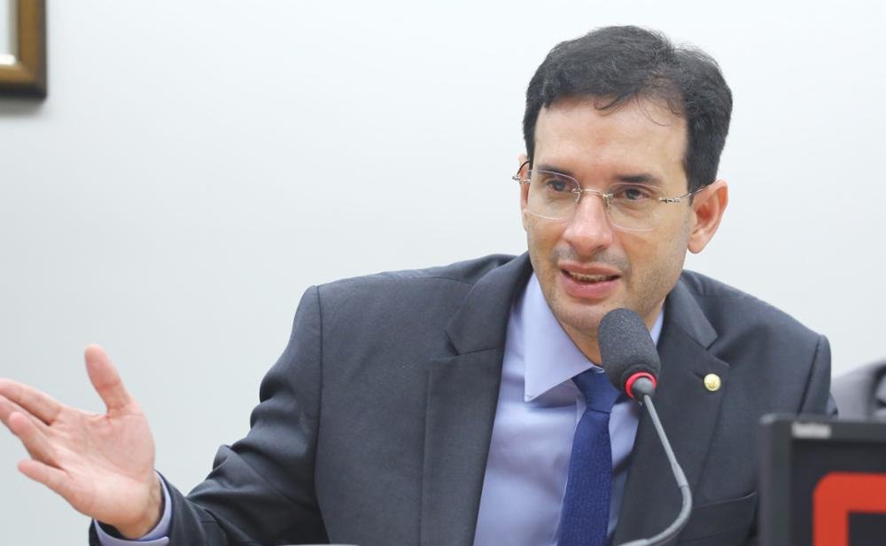 Comissão de Saúde aprova relatório de Leo Prates a projeto que obriga exame para detectar fenda palatina em recém-nascido