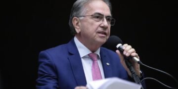 Leônidas Cristino reassume mandato na Câmara Federal