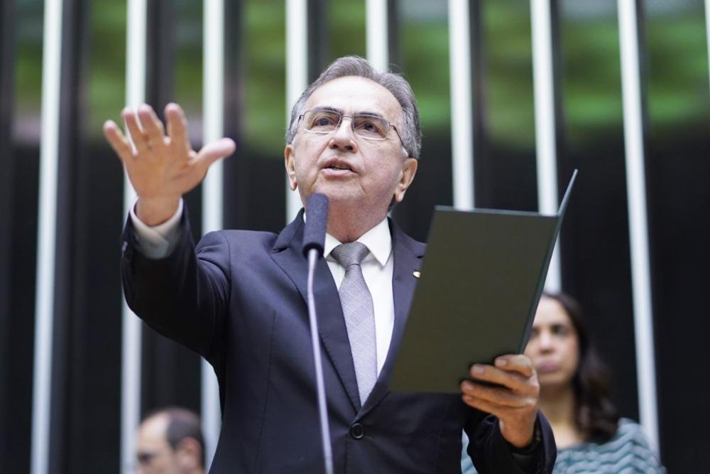 Leônidas Cristino assume mandato na Câmara dos Deputados