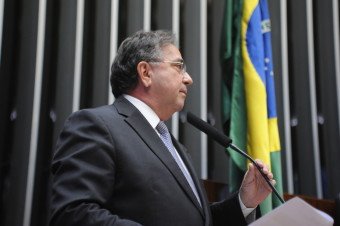 Leônidas Cristino cobra urgência na solução da seca no Ceará