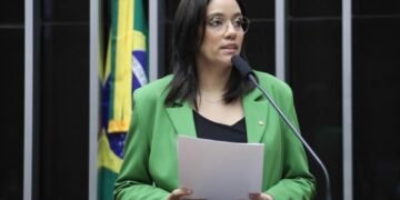 Lucyana Genésio apresenta parecer favorável ao projeto que define a Displasia Ectodérmica como doença rara