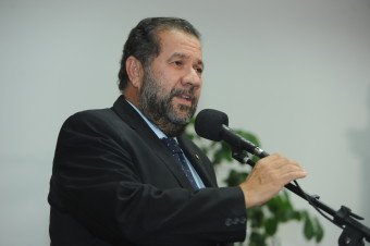 Partidos de oposição criam Frente Parlamentar Pelas Diretas Já