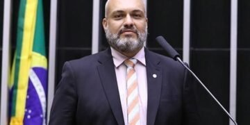 Marcos Tavares apresenta projeto com medidas de proteção patrimonial da mulher após fim do casamento