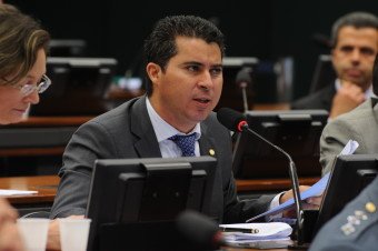 CCJ adia votação de proposta que prorroga DRU