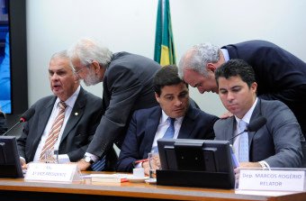 Com voto de minerva Conselho de Ética dá continuidade a processo contra Cunha