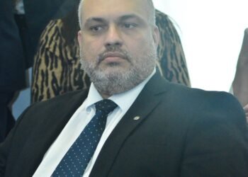 Marcos Tavares apresenta projeto que cria programa de terapia assistida por animais para idosos