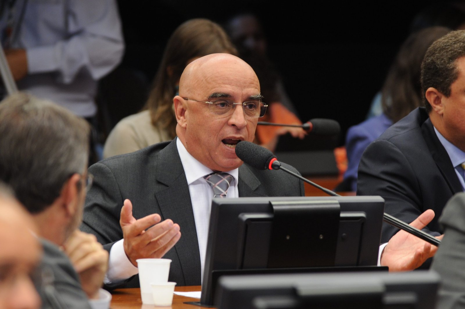 Defesa da Mulher aprova PL de Mário Heringer para criar registro virtual de violência doméstica e familiar