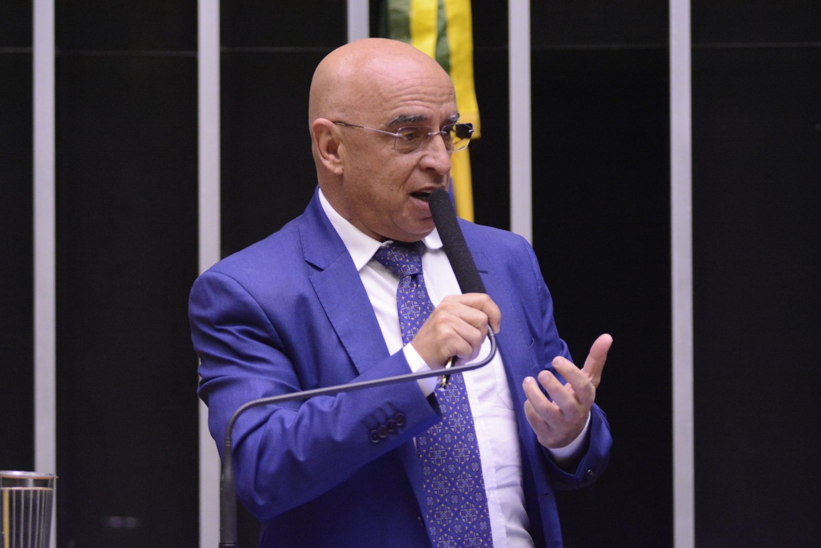 Três propostas de Mário Heringer trazem medidas para combater ataques a escolas