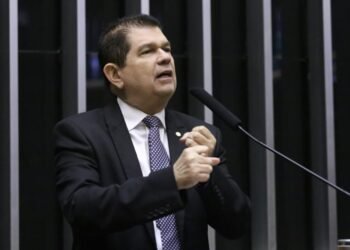 Aprovado relatório de Mauro Benevides Filho a projeto que prevê corte linear 10% cento em benefícios fiscais