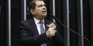 Aprovado relatório de Mauro Benevides Filho a projeto que prevê corte linear 10% cento em benefícios fiscais