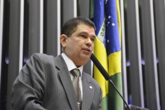 Mauro Benevides Filho reassume mandato na Câmara dos Deputados