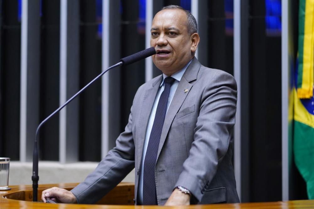 Projeto de Max Lemos determina regularização de apoio financeiro para as favelas