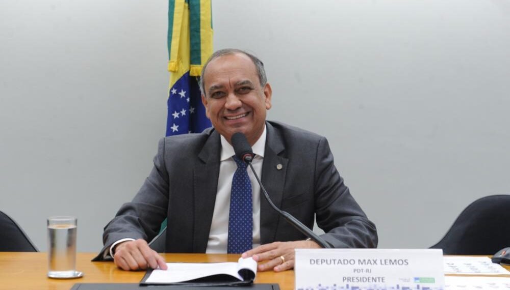 Aprovado projeto de Max Lemos que proíbe agressor de mulher de comprar arma de fogo