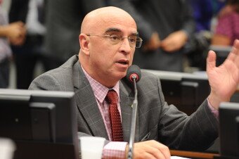 Mário Heringer propõe dispensa de frequência e prevê exames para a aprovação do aluno