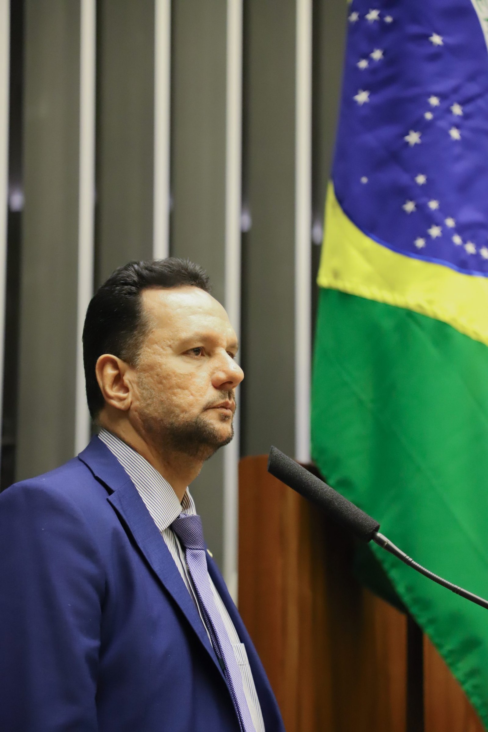 Projeto de Josenildo condiciona admissão de funcionário à Lei Maria a Penha