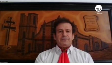 Deputados aprovam criação de programa de benefício a profissionais de saúde