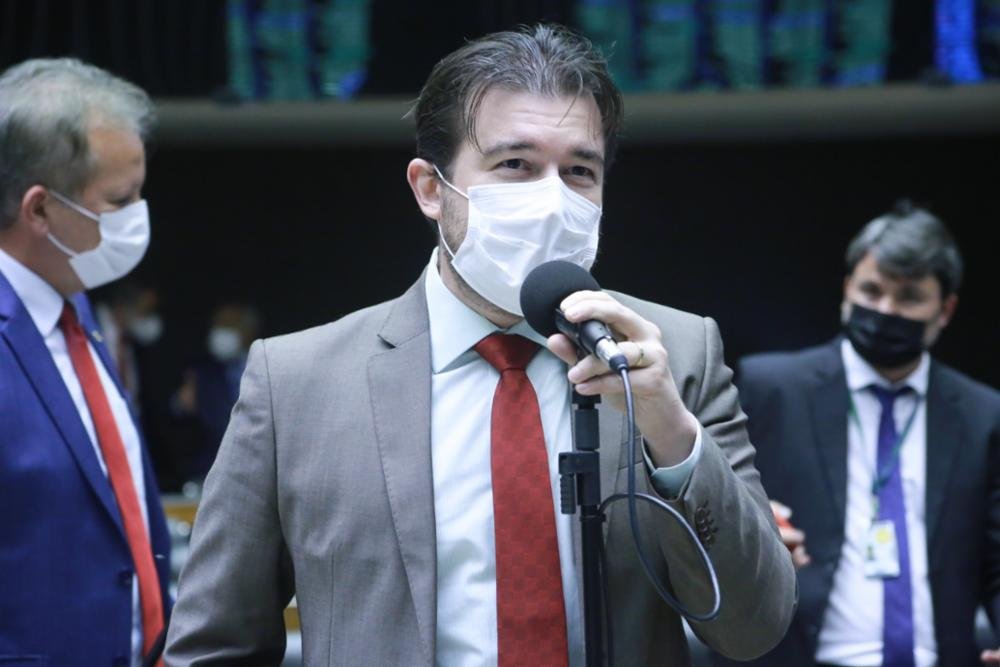 Bares e restaurantes poderão ter que servir de graça água potável e filtrada ao cliente