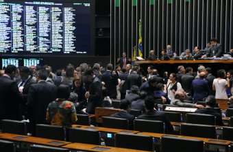 Com destaque do PDT, Câmara  aprova MP que prorroga concessões de transporte