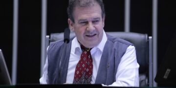 Pompeo propõe antecipar pagamento do 13º de beneficiários do INSS referente ao ano de 2025