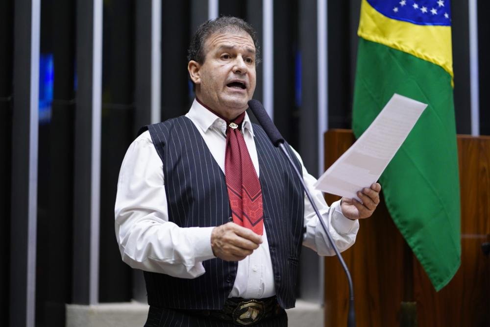 Pompeo de Mattos propõe ampliação da licença-paternidade