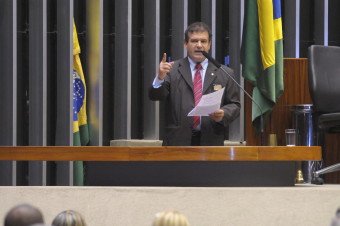 Proposta tipifica como crime a divulgação de  “fake news”