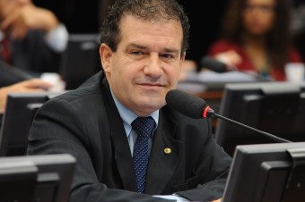 Projeto isenta do IPI os fabricantes de móveis escolares