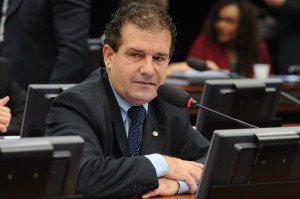 Comissão especial aprova estabilidade para servidor admitido em regime celetista