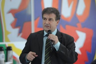 Proposta obriga aplicativos de relacionamento a financiar ações de prevenção contra Aids