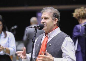 Comissão aprova projeto de Pompeo de Mattos que garante aos profissionais da educação a alimentação oferecida aos alunos