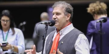 Comissão aprova projeto de Pompeo de Mattos que garante aos profissionais da educação a alimentação oferecida aos alunos