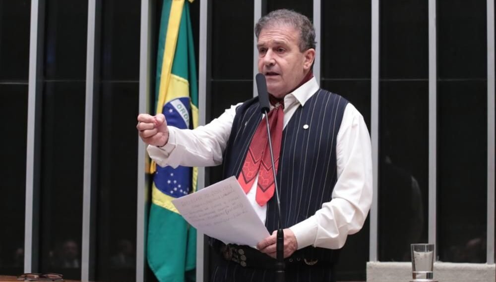 Projeto de Pompeo prevê troca de multa de trânsito por prestação de serviço social