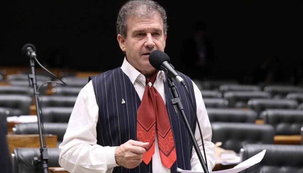 Projeto de Pompeo de Mattos altera LDB para garantir aposentadoria especial aos profissionais da educação básica