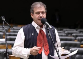 Projeto de Pompeo de Mattos altera LDB para garantir aposentadoria especial a todo profissional da educação básica