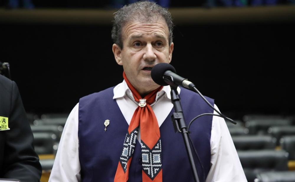 Projeto de Pompeo de Mattos institui a medalha Jaime Caetano Braun na Câmara dos Deputados