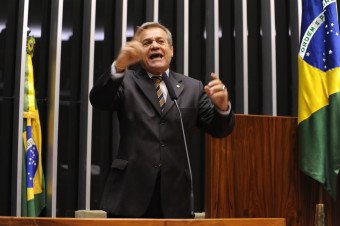 Com protestos da oposição, Câmara aprova projeto que privatiza distribuidoras de energia