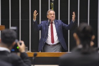 Projeto pode impedir privatização da Eletrobras