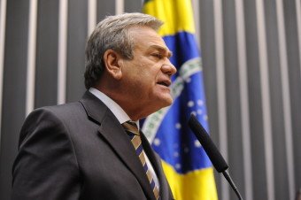 Conselho de Ética analisa processos sobre perda de mandato nesta terça