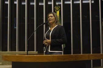 Deputada cobra explicações sobre política de financiamento para residentes médicos