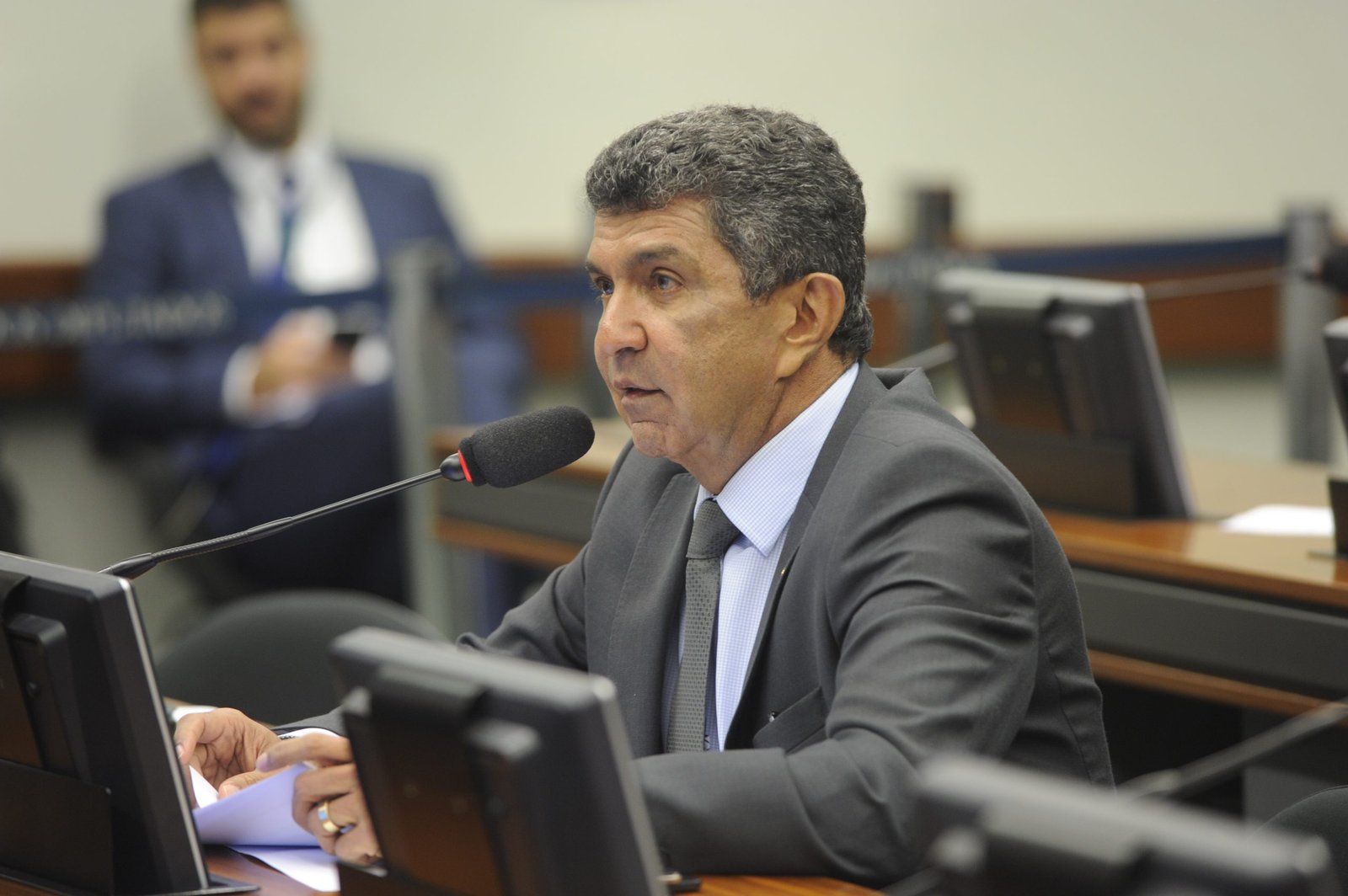 Comissão de Educação amplia prazo para universalizar bibliotecas escolares