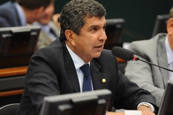Comissão vai discutir proposta que cria programa federal de educação e a carreira nacional de magistério