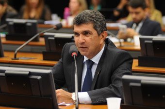 Corte de recursos para o Programa Farmácia Popular é tema de debate