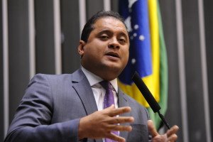 Câmara aprova MP que prorroga contratos do setor elétrico