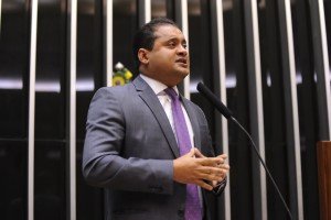 Weverton Rocha critica aprovação de urgência a projeto sobre responsabilidade das estatais